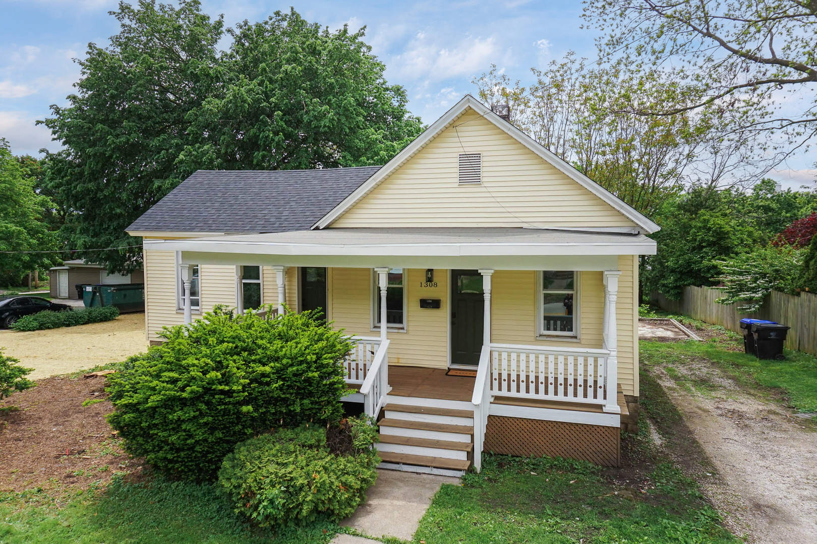 1308 W Market Street, Bloomington, IL 61701