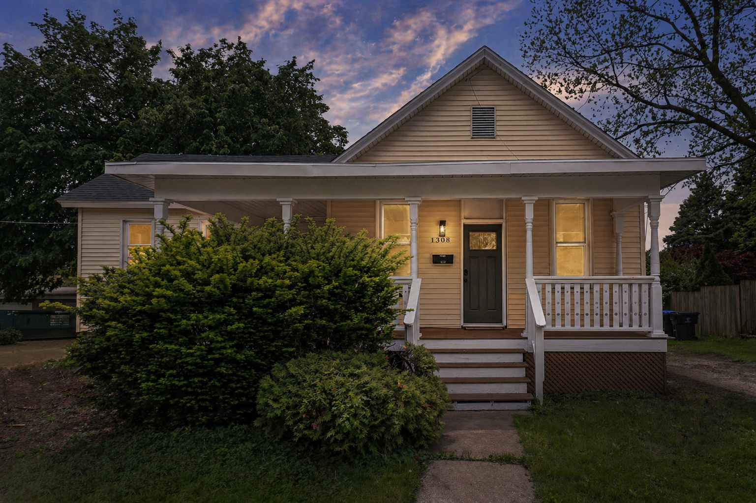 1308 W Market Street, Bloomington, IL 61701
