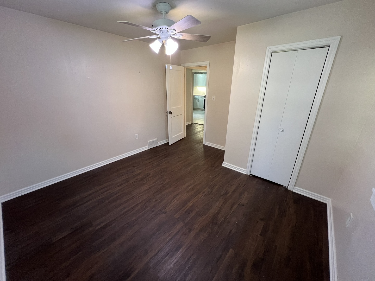 936 Russell Place, Mundelein, IL 60060
