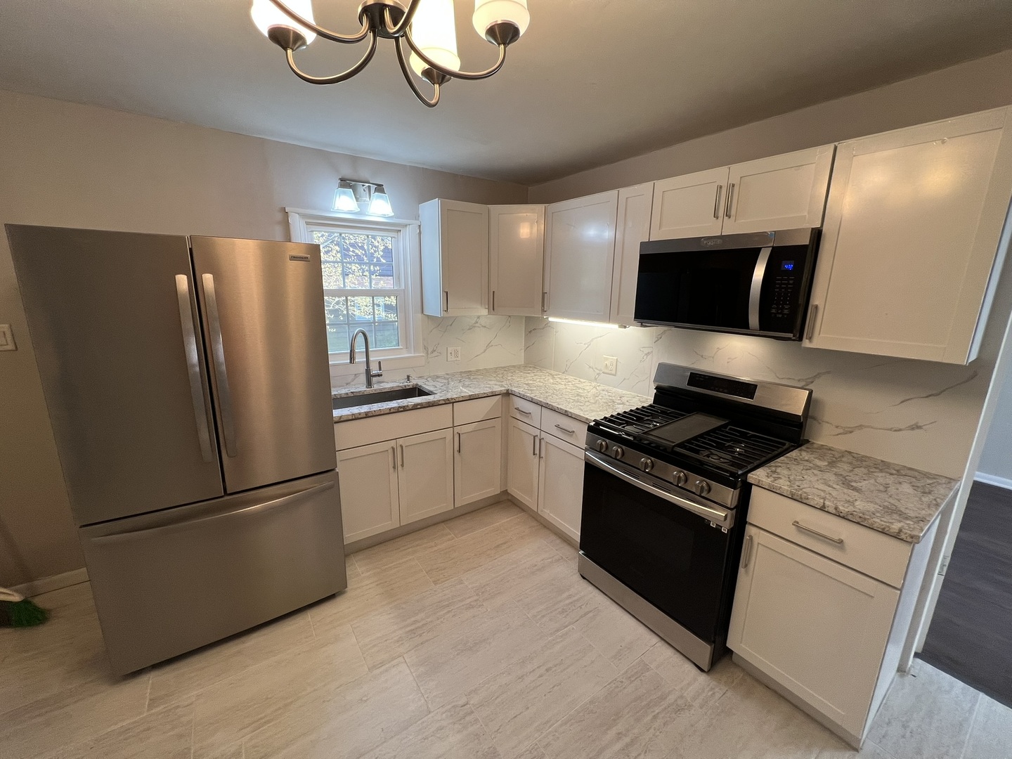936 Russell Place, Mundelein, IL 60060