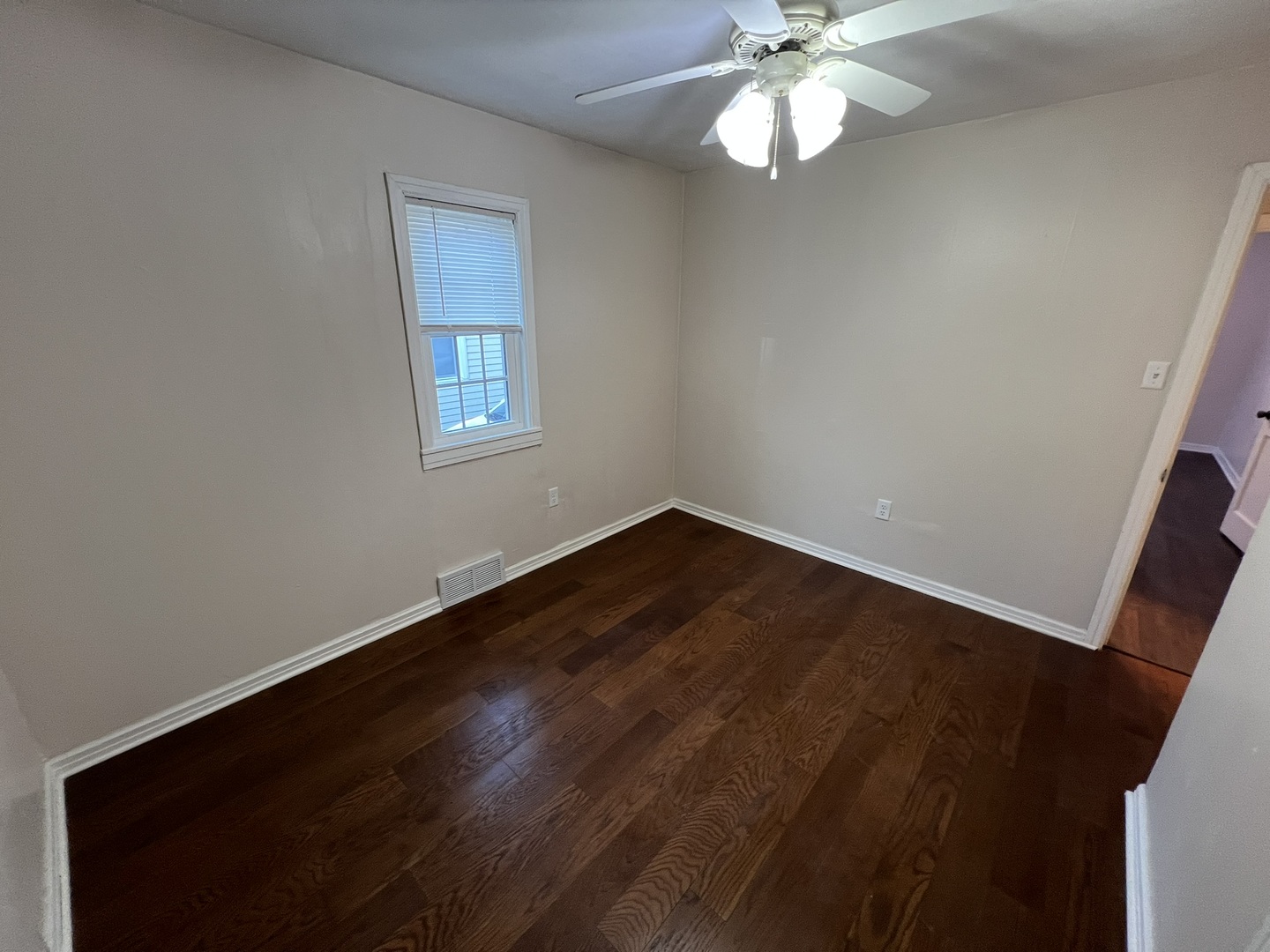 936 Russell Place, Mundelein, IL 60060