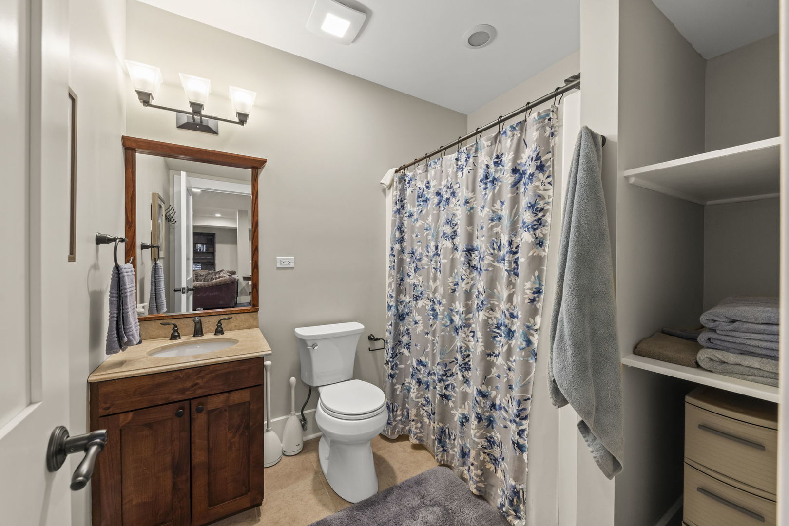451 Lowell Avenue, Glen Ellyn, IL 60137