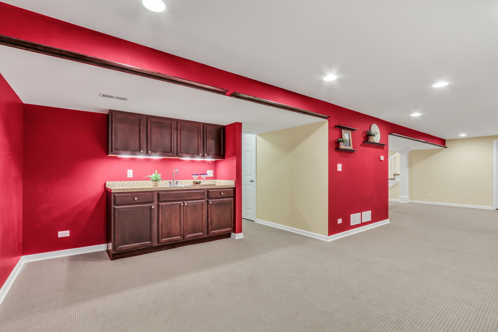 2501 S Vaupell Drive, McHenry, IL 60051