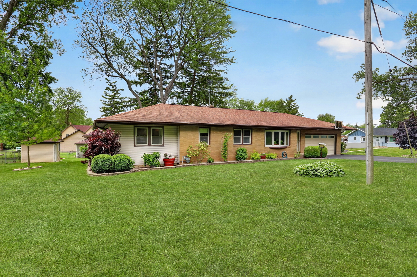 2501 S Vaupell Drive, McHenry, IL 60051