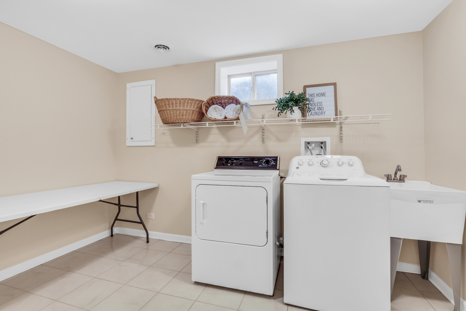 2501 S Vaupell Drive, McHenry, IL 60051