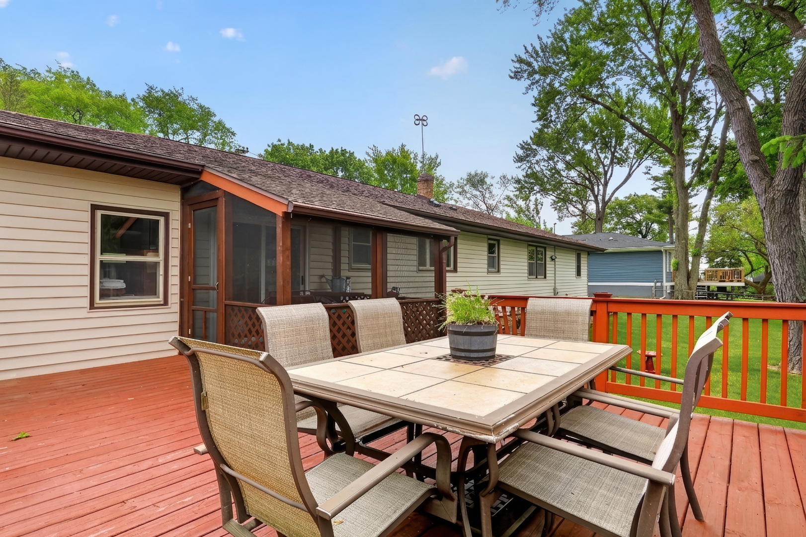 2501 S Vaupell Drive, McHenry, IL 60051
