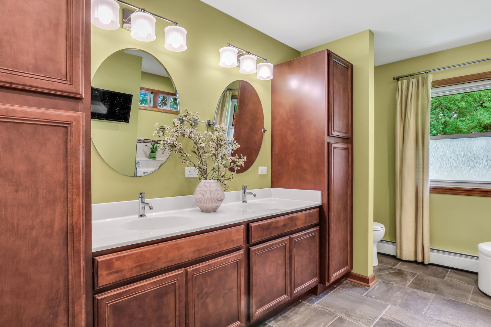 2501 S Vaupell Drive, McHenry, IL 60051