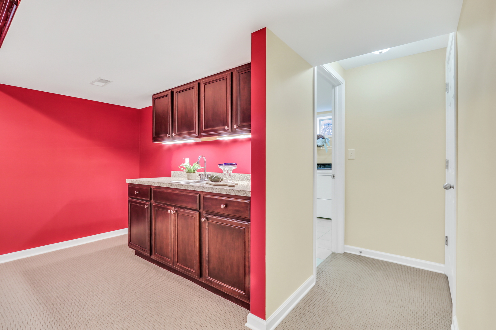 2501 S Vaupell Drive, McHenry, IL 60051