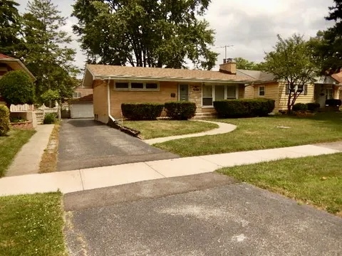 223 S Lincoln Street, Westmont, IL 60559