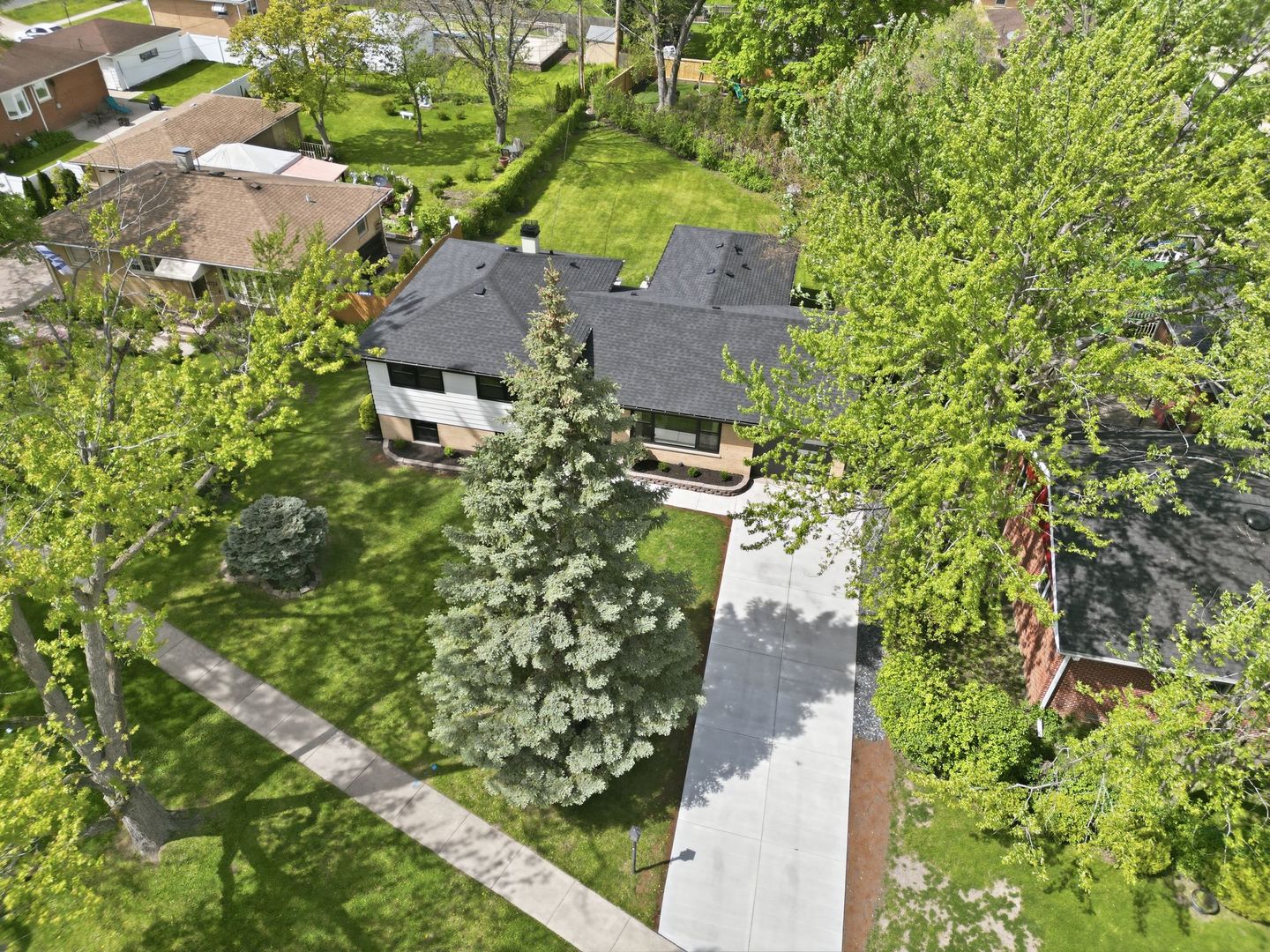 1602 W Willow Lane, Mount Prospect, IL 60056