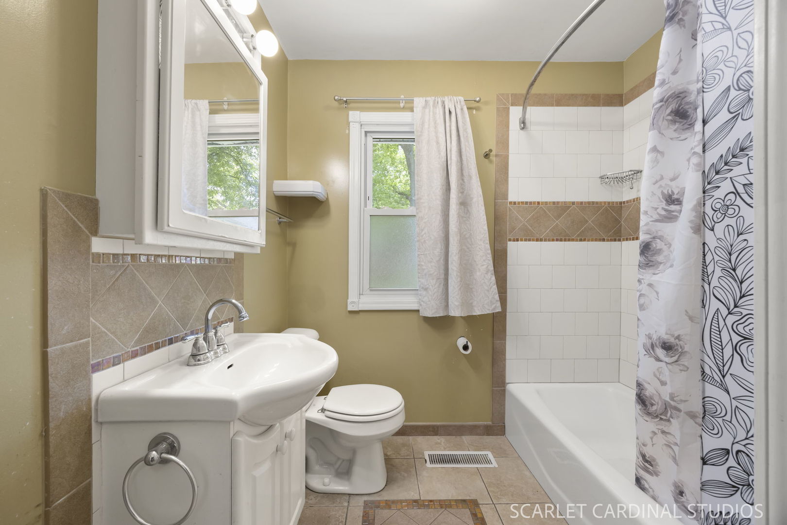 1209 Fischer Street, Wheaton, IL 60189