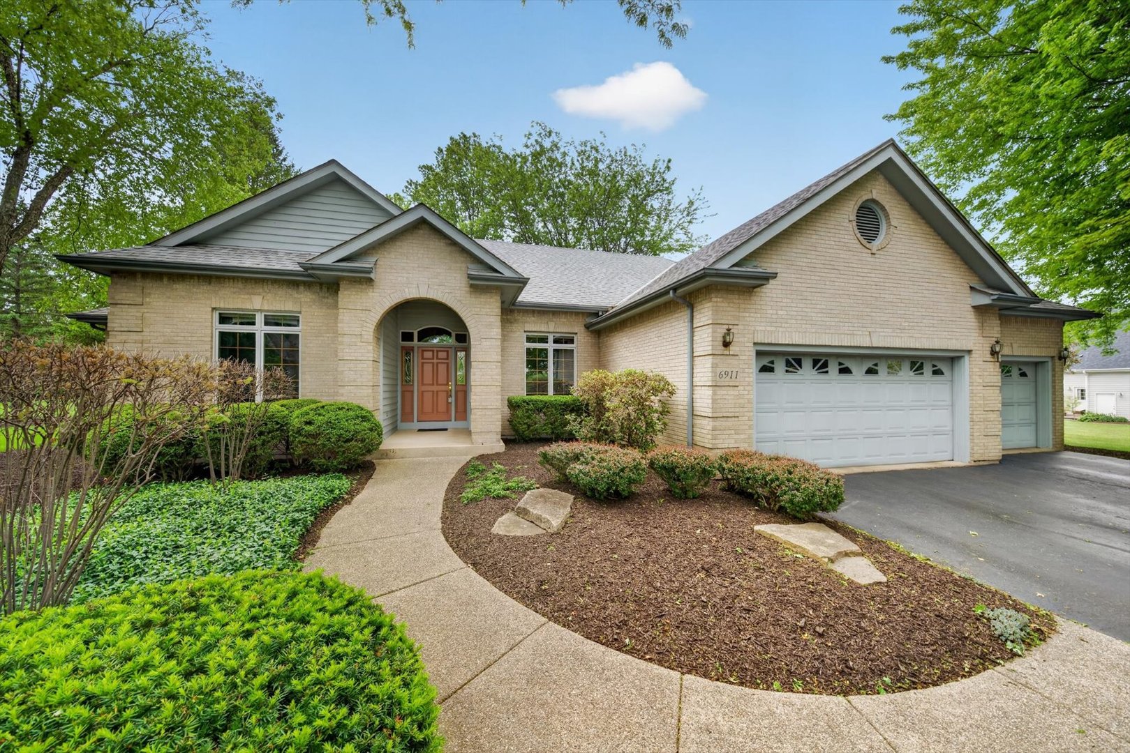 6911 Prairie Drive, Spring Grove, IL 60081