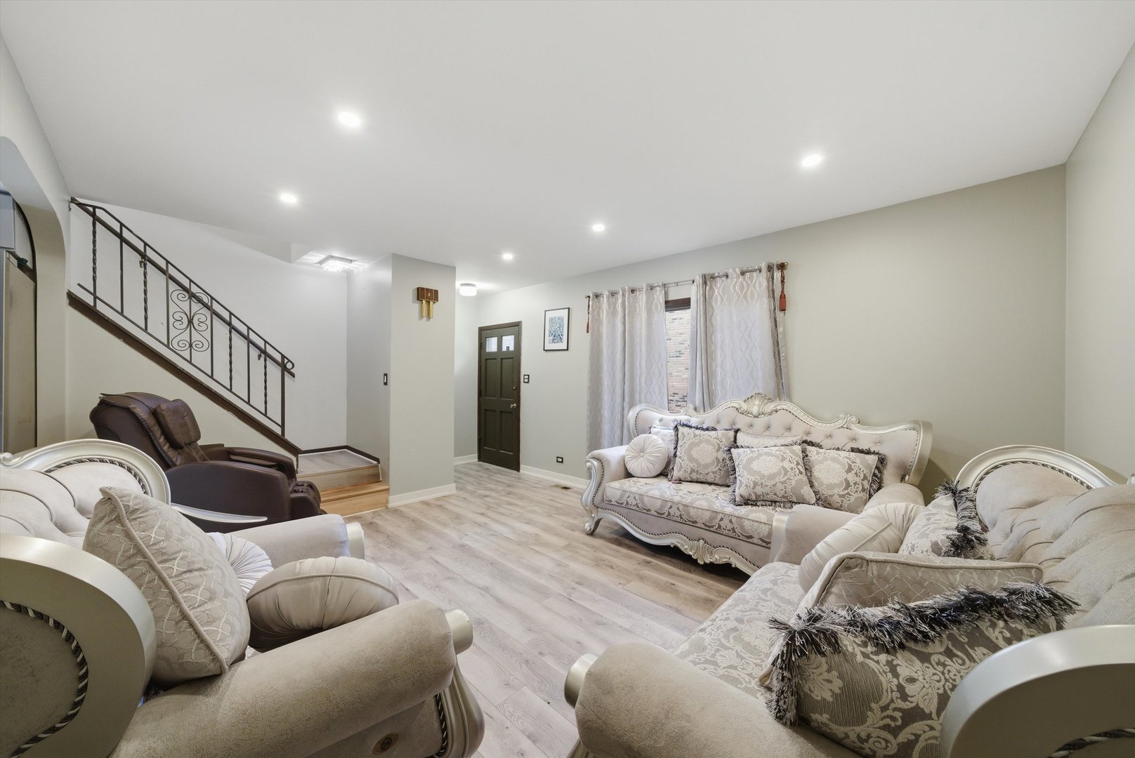 20 Ottawa Court, Justice, IL 60458