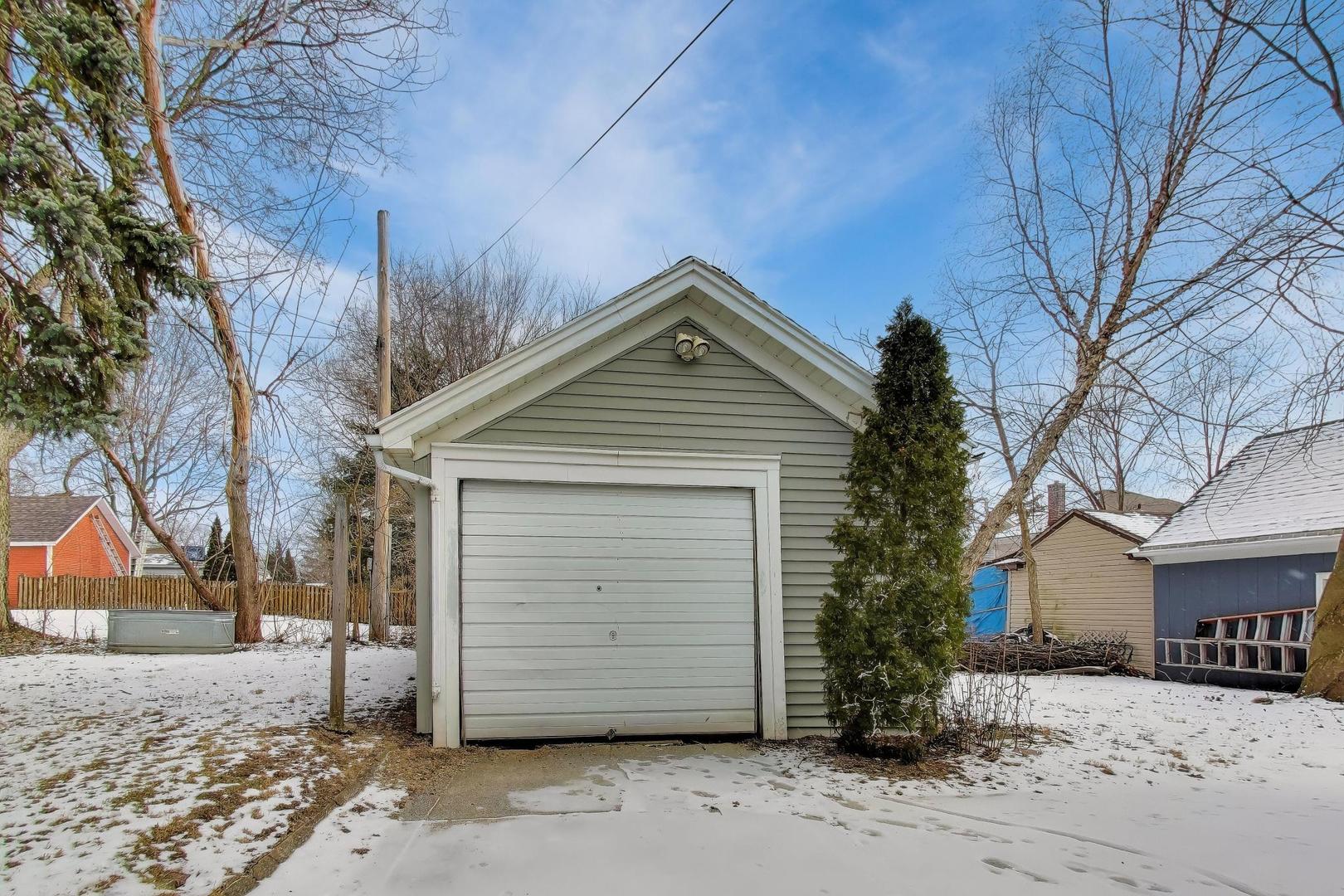 444 S Elmwood Drive, Aurora, IL 60506