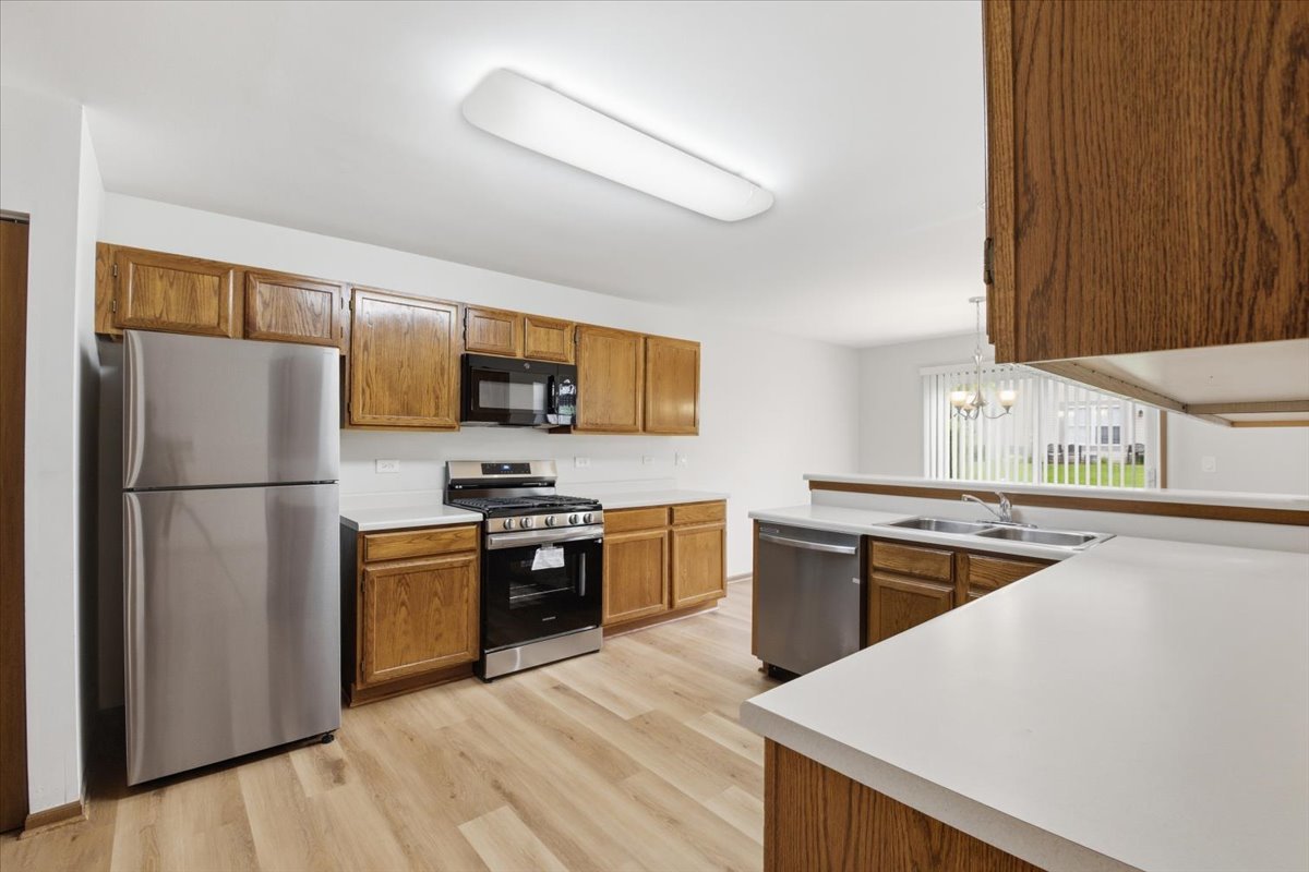 645 Lancaster Circle, Elgin, IL 60123
