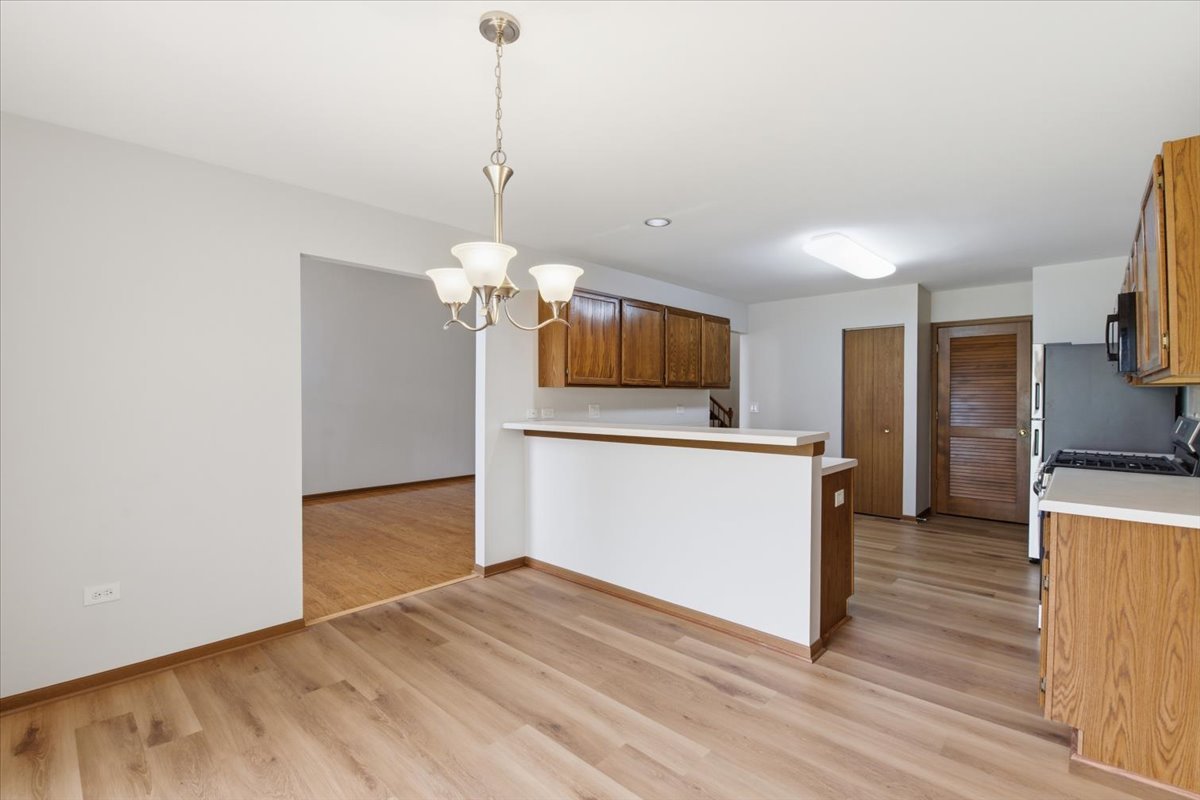 645 Lancaster Circle, Elgin, IL 60123