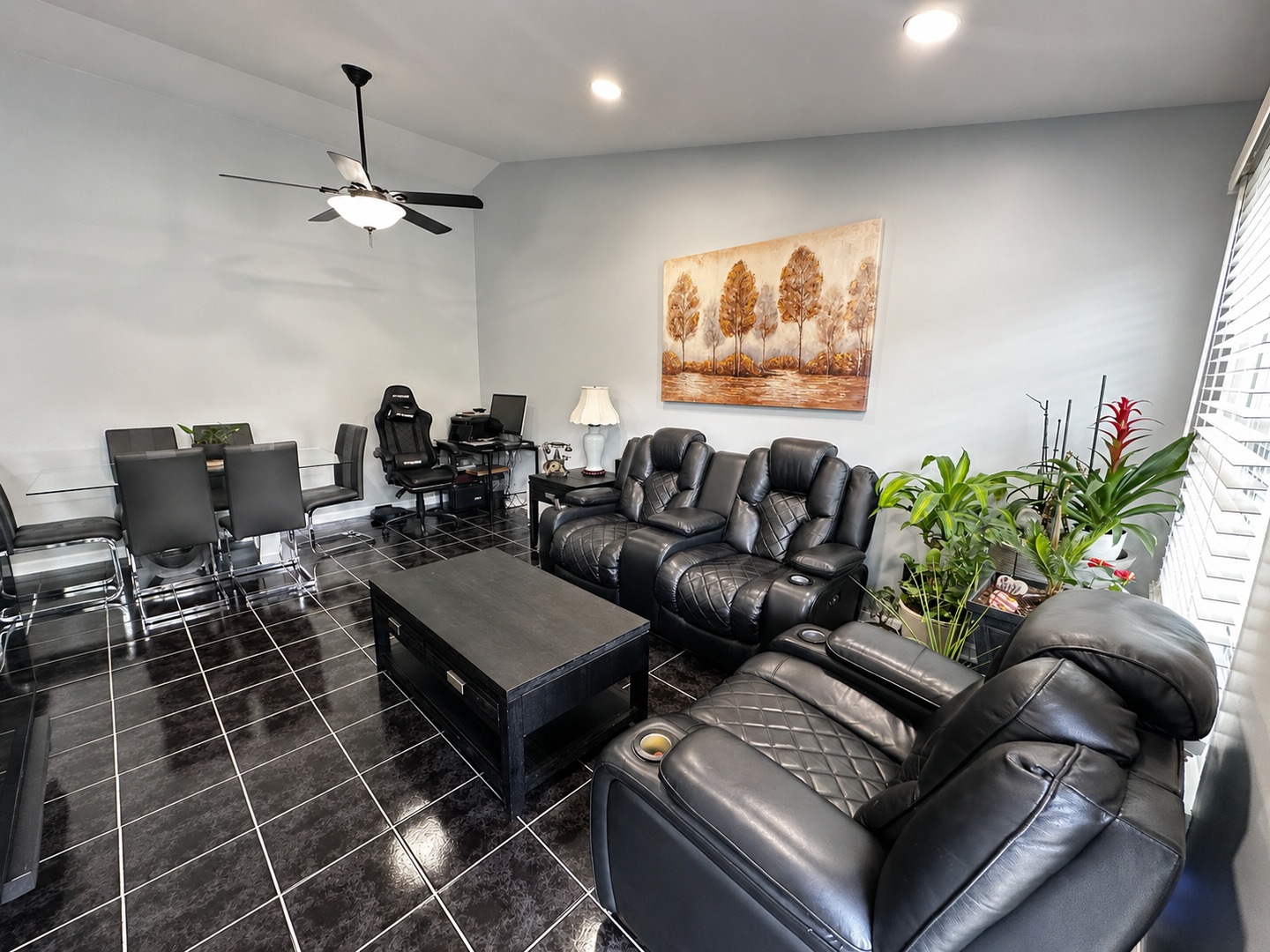 3321 Greenwich Lane, Island Lake, IL 60042