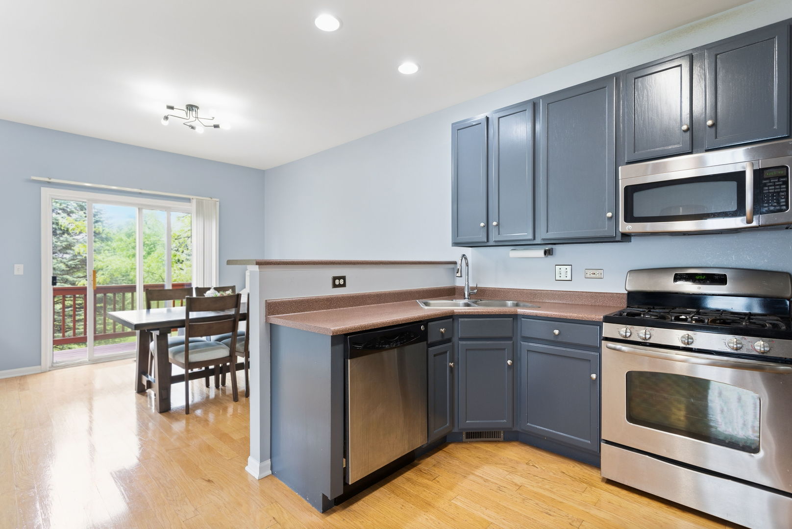 2250 STOUGHTON Drive, Aurora, IL 60502
