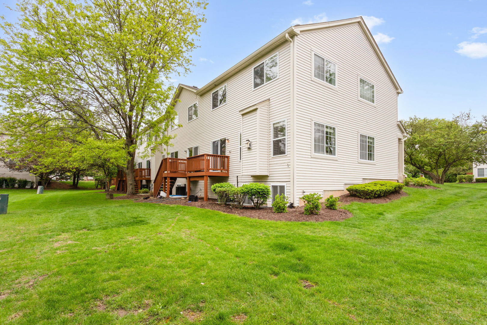 2250 STOUGHTON Drive, Aurora, IL 60502