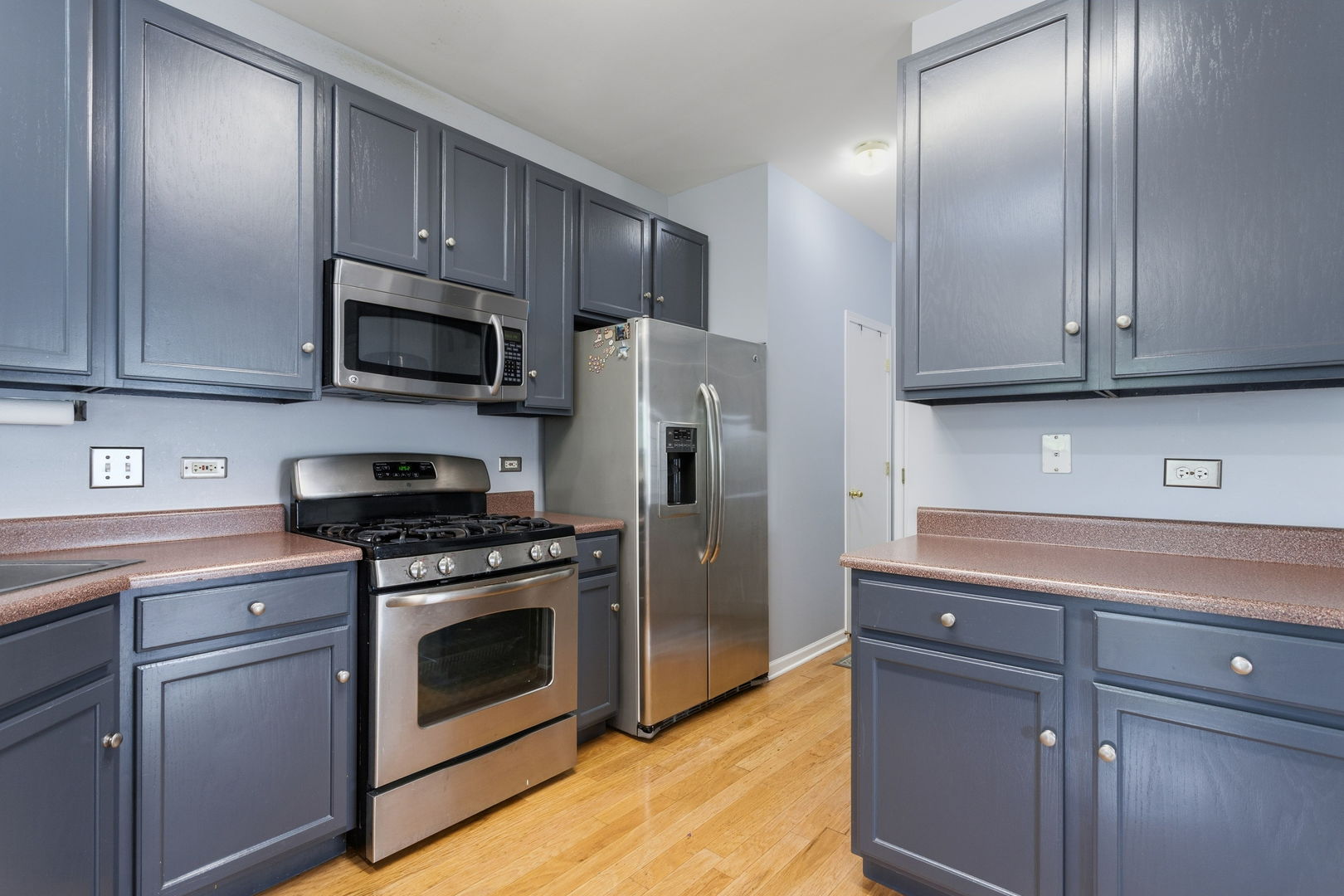 2250 STOUGHTON Drive, Aurora, IL 60502