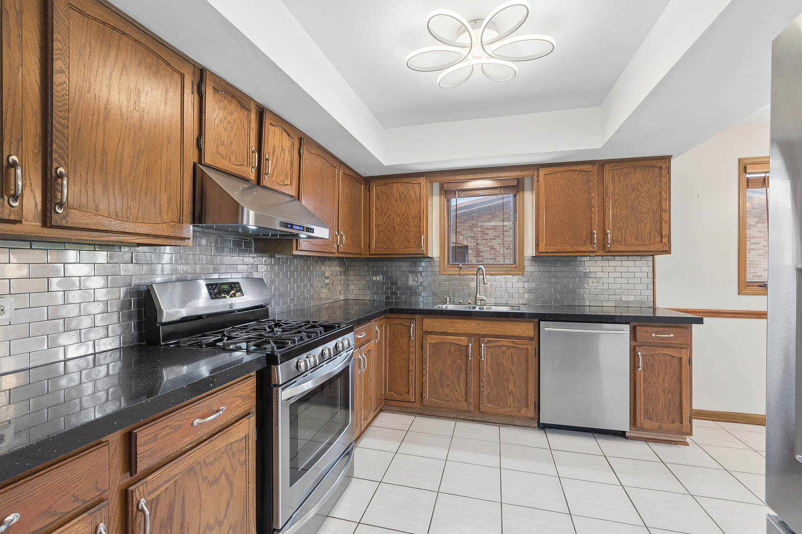 4029 W 93rd Place #B, Oak Lawn, IL 60453