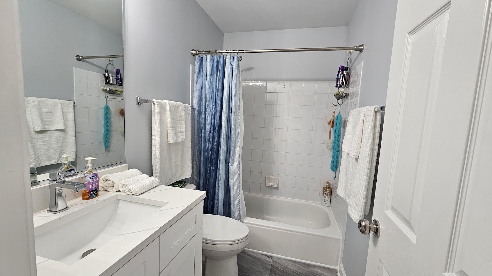 3623 Roanoke Avenue, Carpentersville, IL 60110