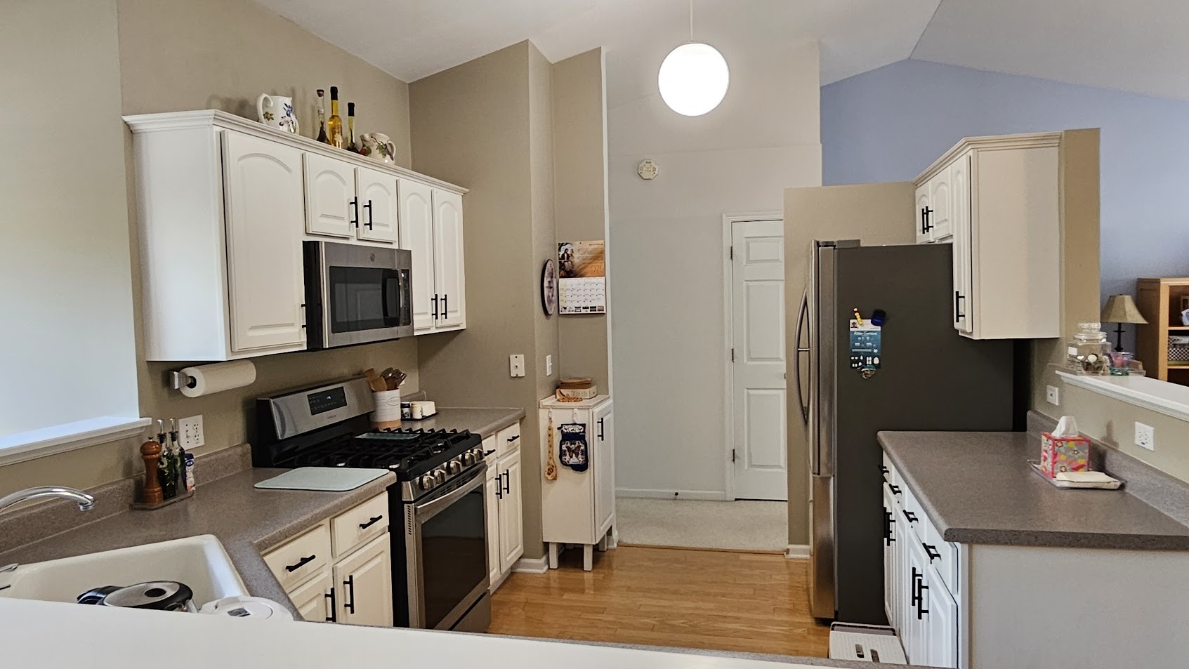 3623 Roanoke Avenue, Carpentersville, IL 60110