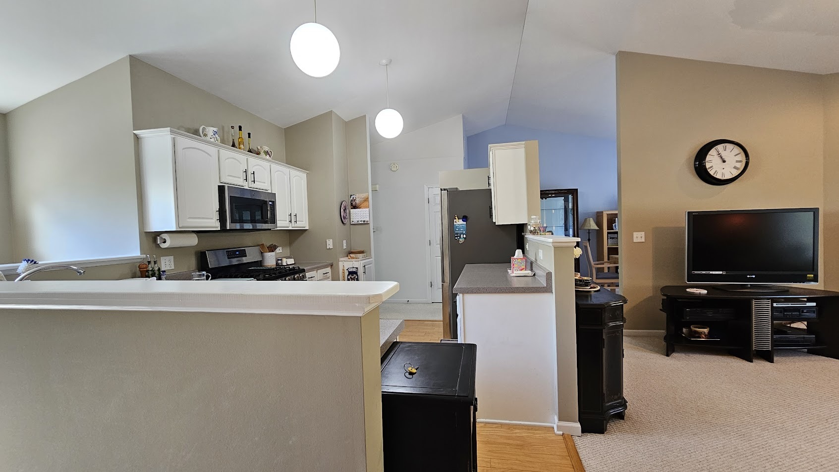 3623 Roanoke Avenue, Carpentersville, IL 60110