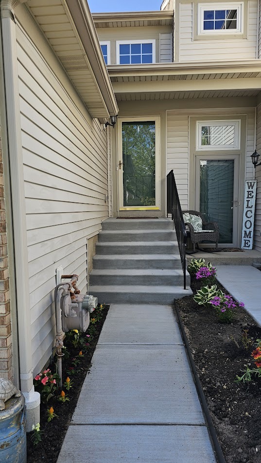 3623 Roanoke Avenue, Carpentersville, IL 60110
