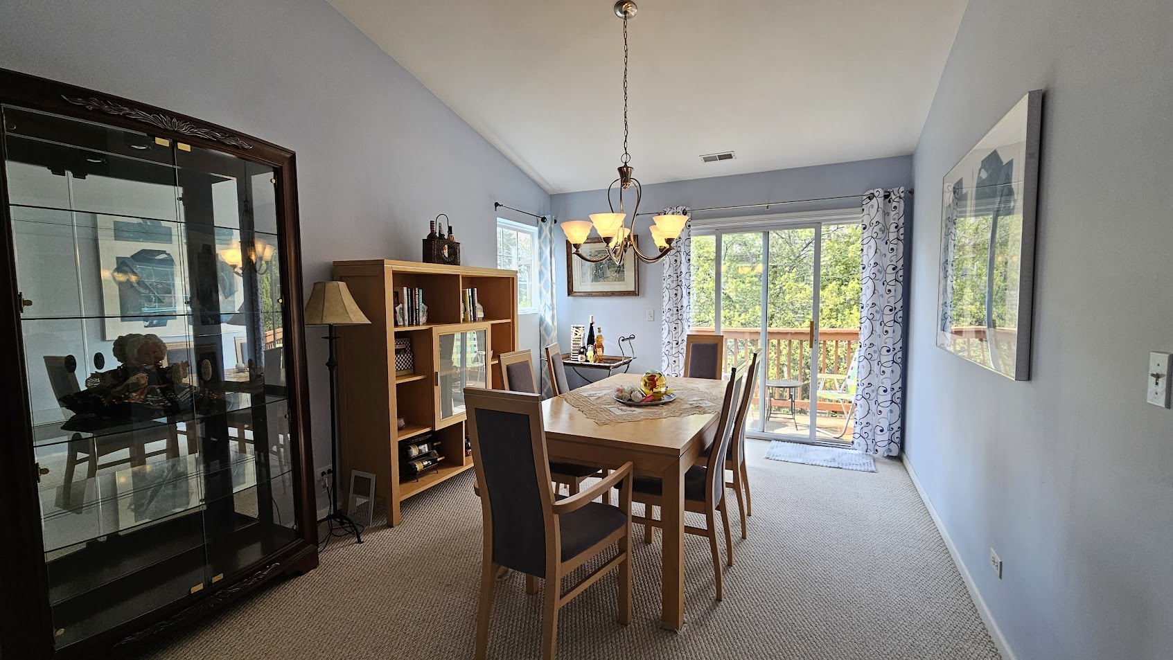 3623 Roanoke Avenue, Carpentersville, IL 60110