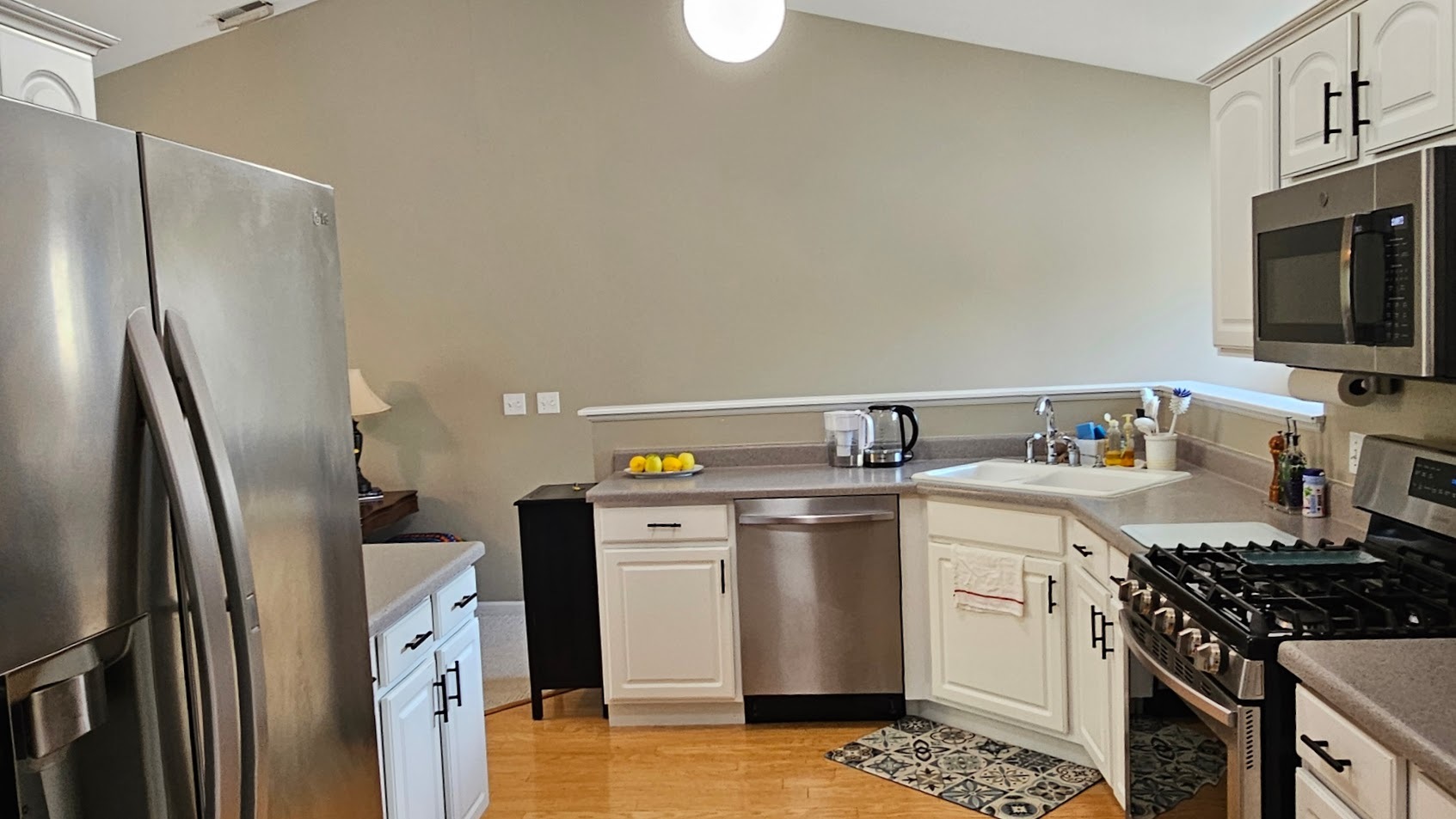 3623 Roanoke Avenue, Carpentersville, IL 60110