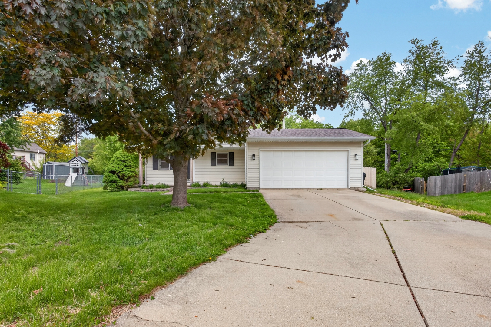 9 Timber View Drive, Bloomington, IL 61701