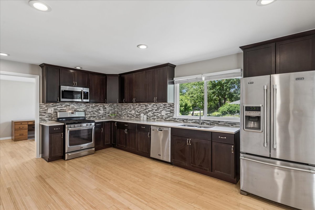 17 Rugby Road, Lake Zurich, IL 60047