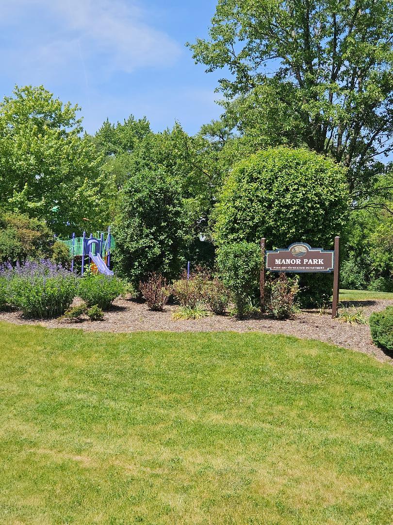 17 Rugby Road, Lake Zurich, IL 60047