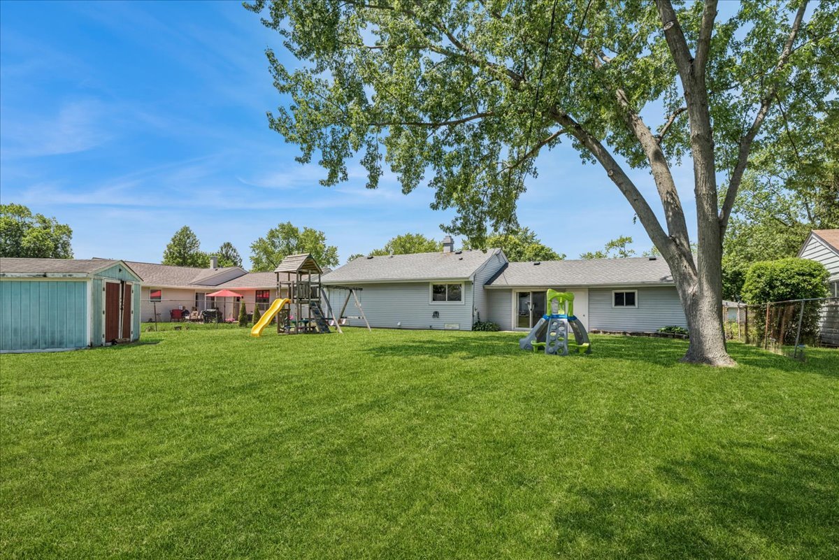 17 Rugby Road, Lake Zurich, IL 60047