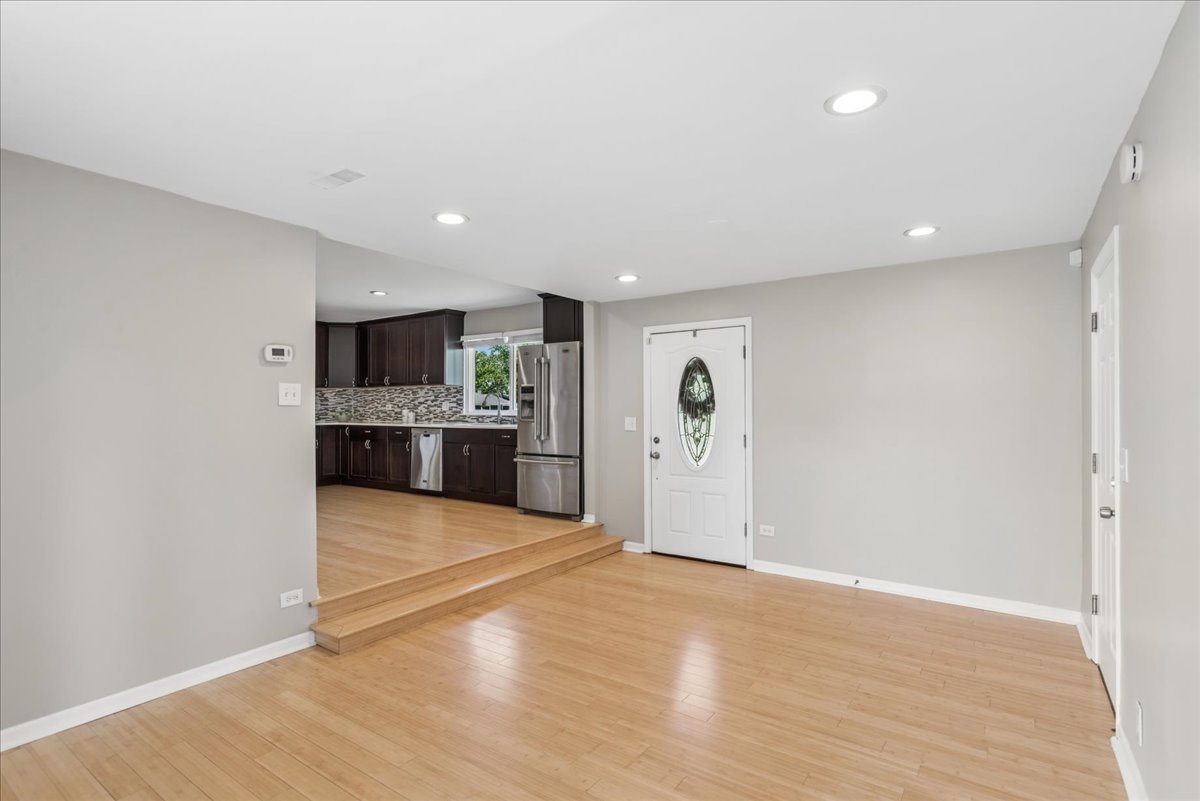 17 Rugby Road, Lake Zurich, IL 60047