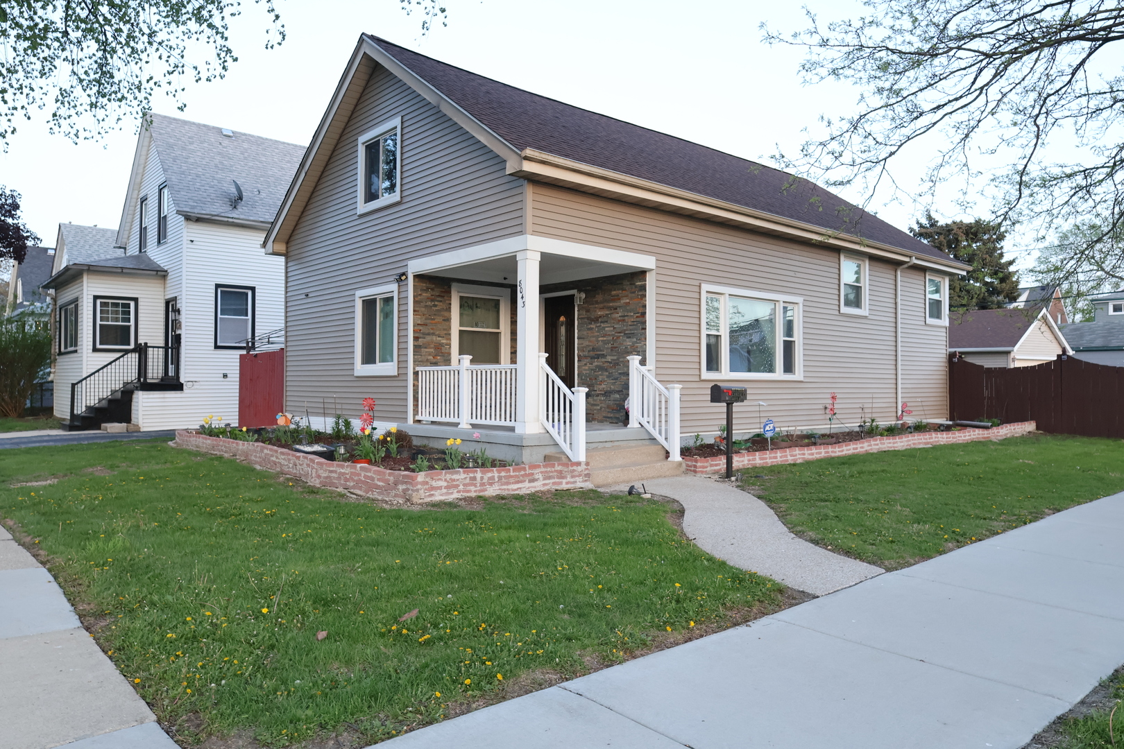 8043 Salisbury Avenue, Lyons, IL 60534
