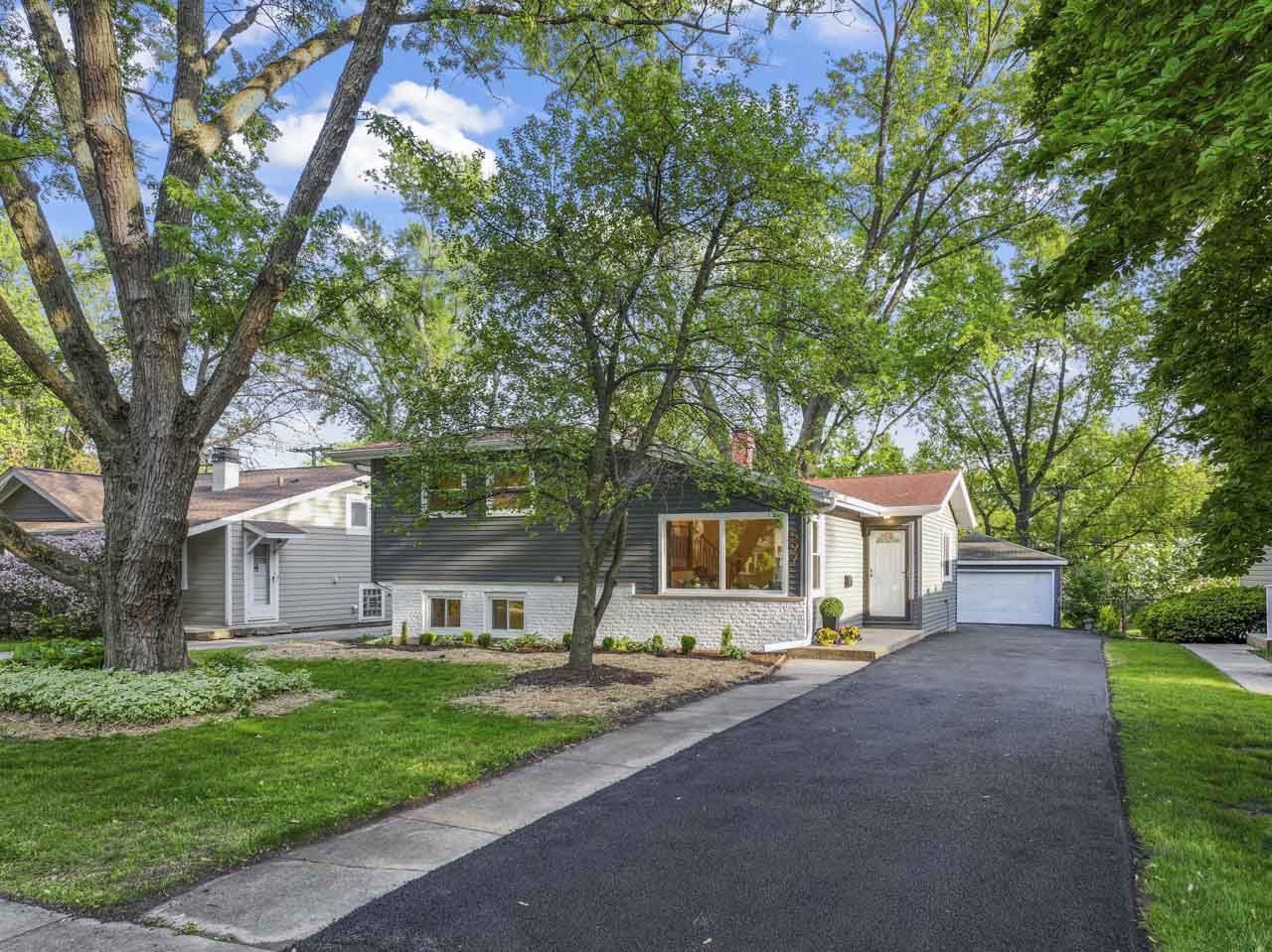597 Lowden Avenue, Glen Ellyn, IL 60137