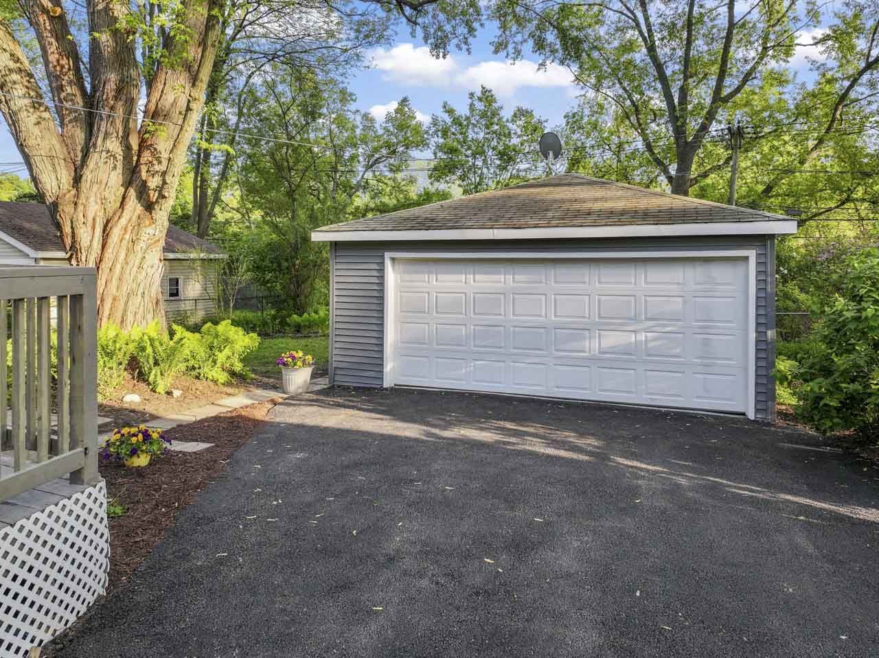 597 Lowden Avenue, Glen Ellyn, IL 60137