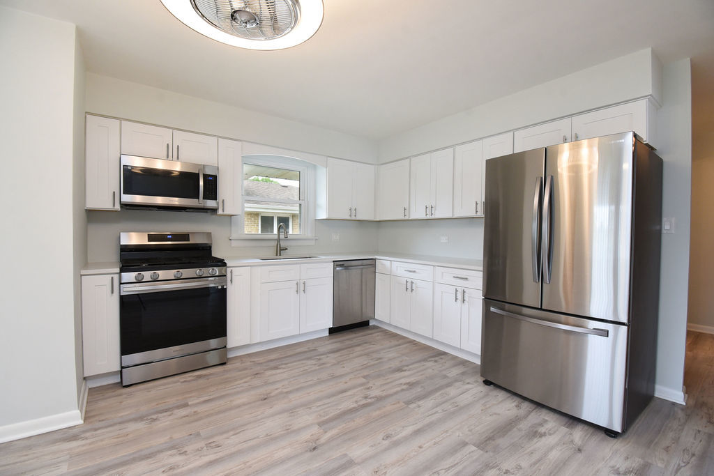 9246 S 54th Avenue, Oak Lawn, IL 60453