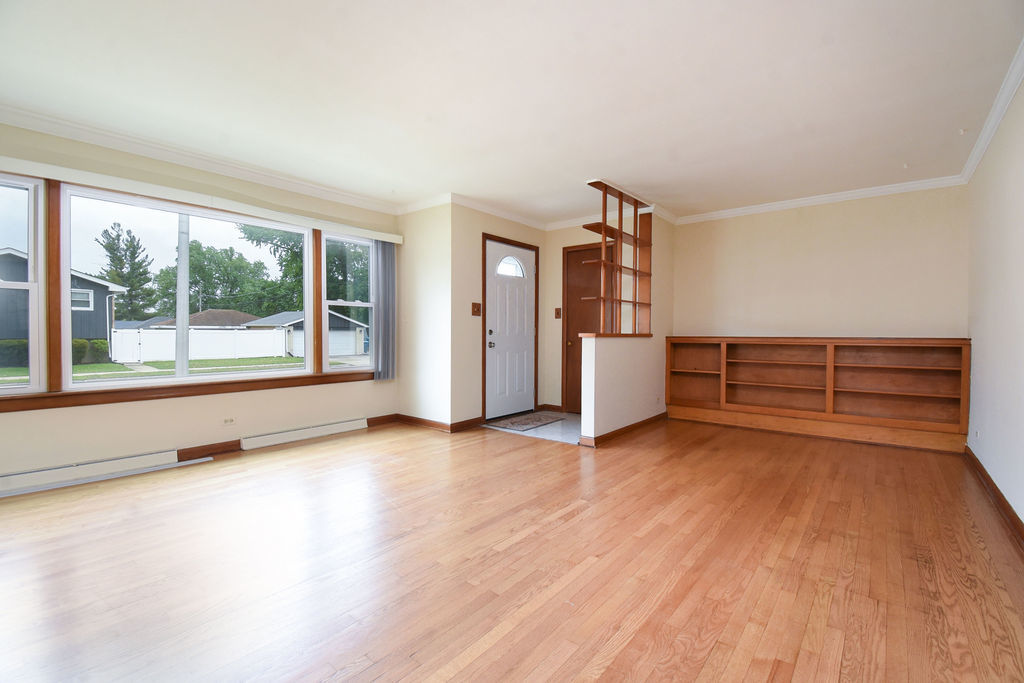 9246 S 54th Avenue, Oak Lawn, IL 60453