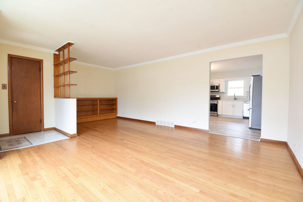 9246 S 54th Avenue, Oak Lawn, IL 60453