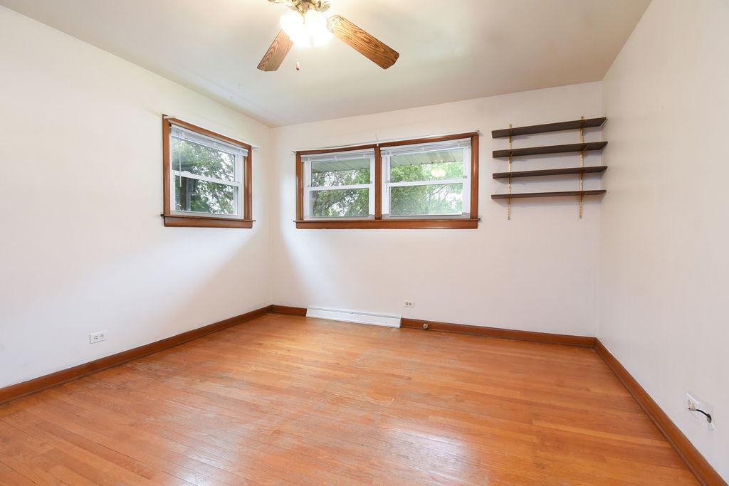 9246 S 54th Avenue, Oak Lawn, IL 60453