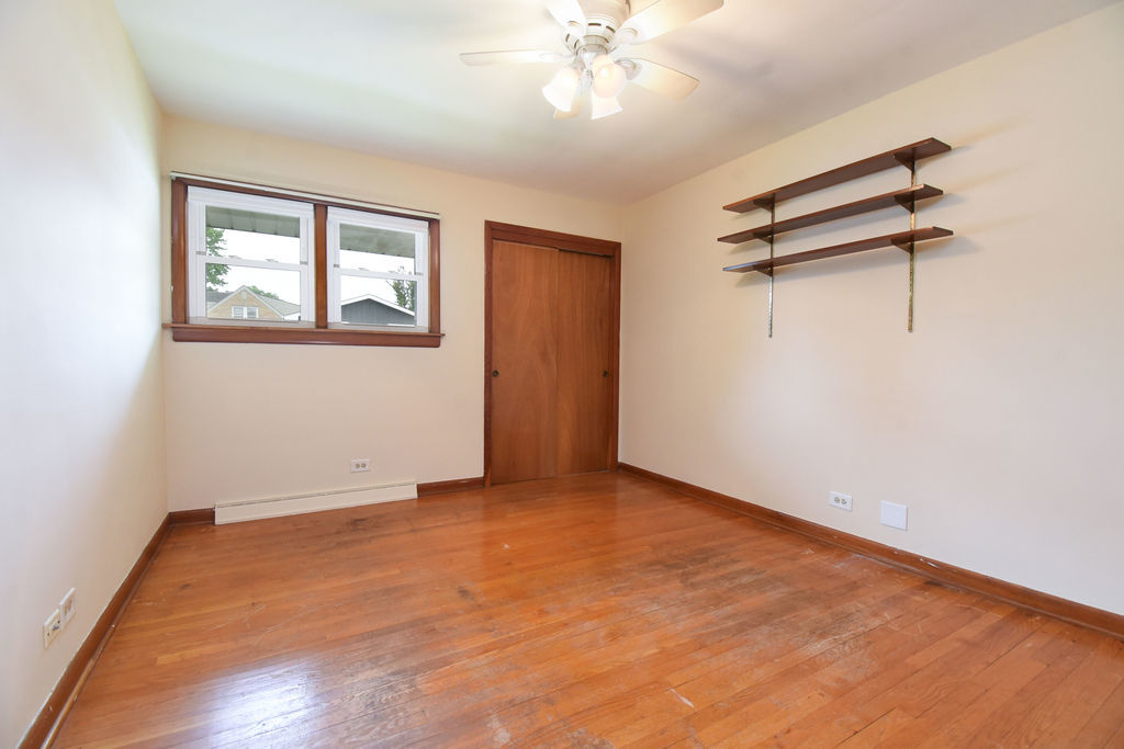 9246 S 54th Avenue, Oak Lawn, IL 60453