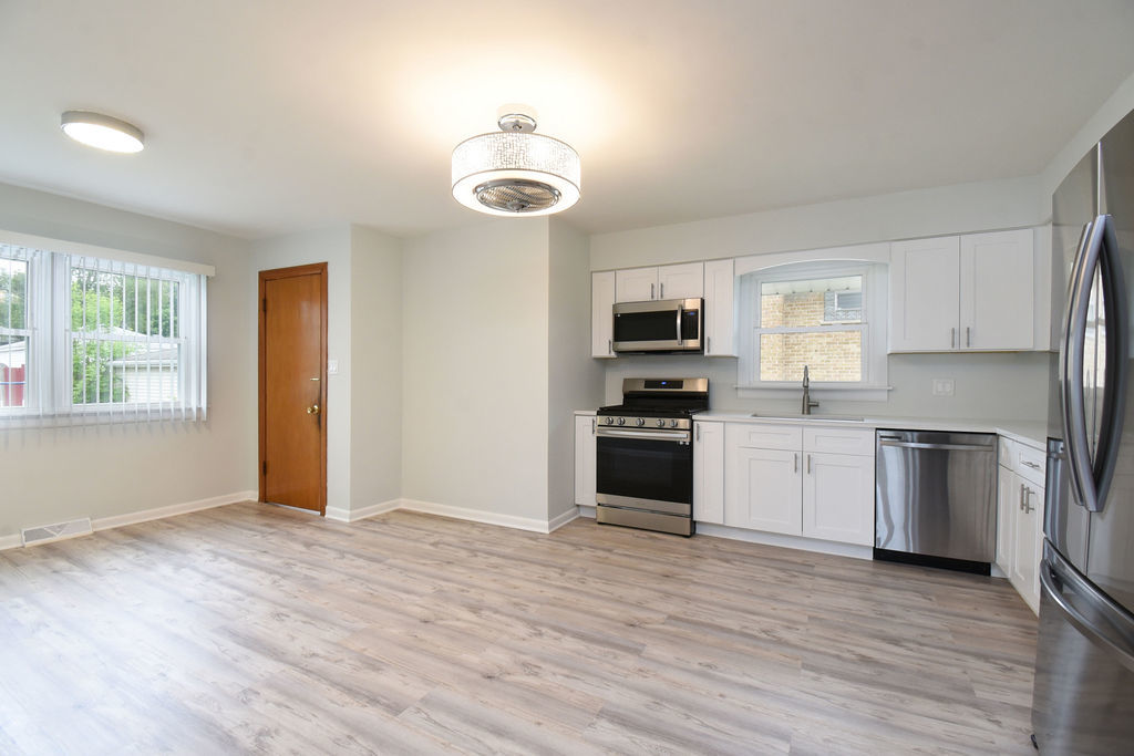 9246 S 54th Avenue, Oak Lawn, IL 60453