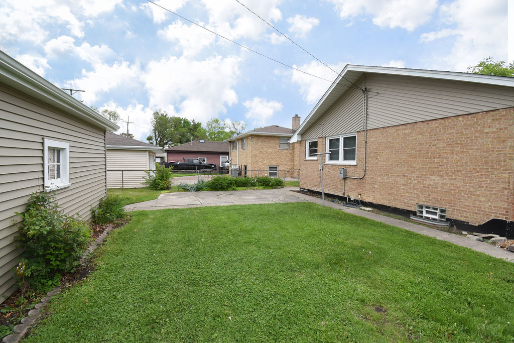 9246 S 54th Avenue, Oak Lawn, IL 60453