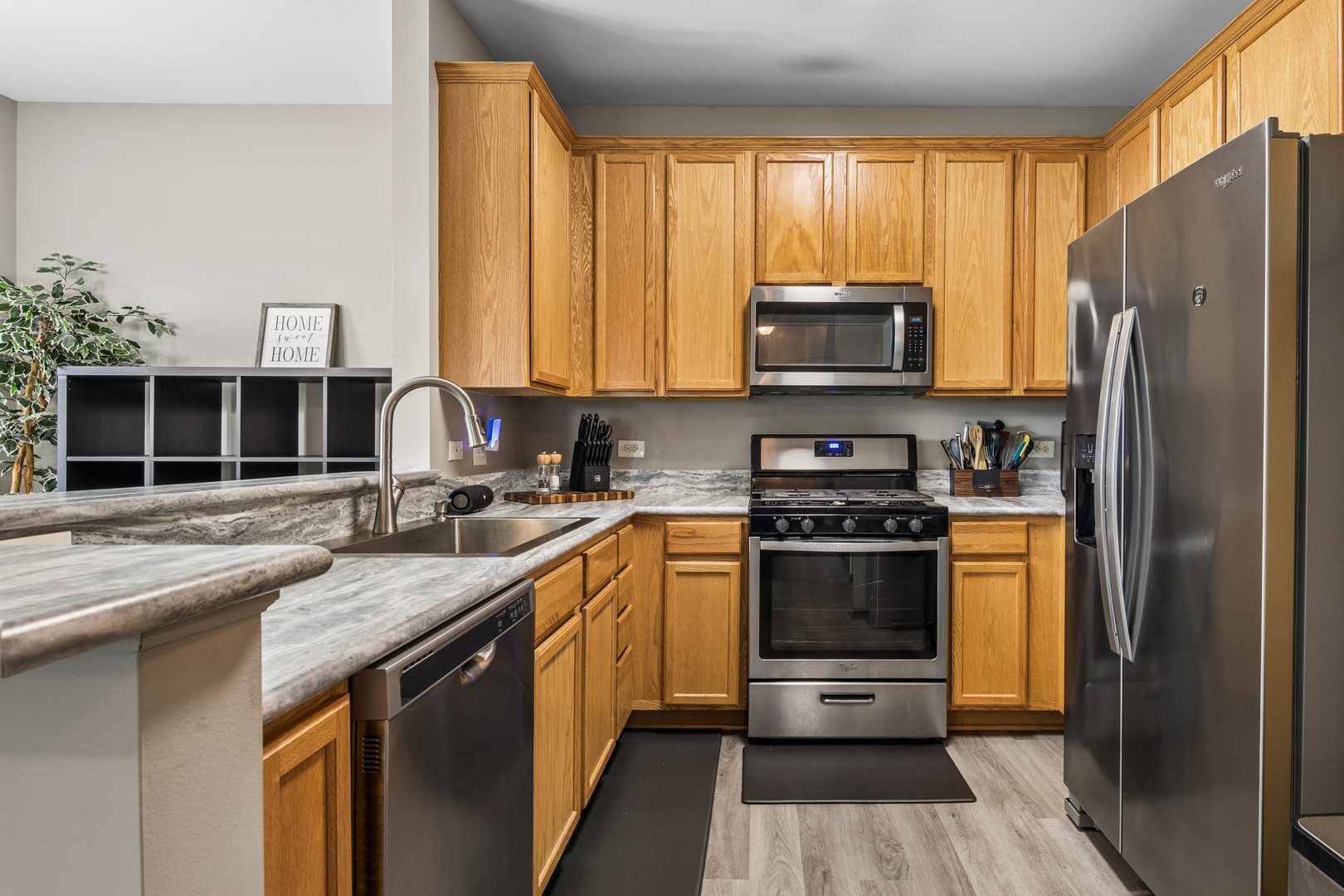 2305 Aurora Drive #8, Pingree Grove, IL 60140