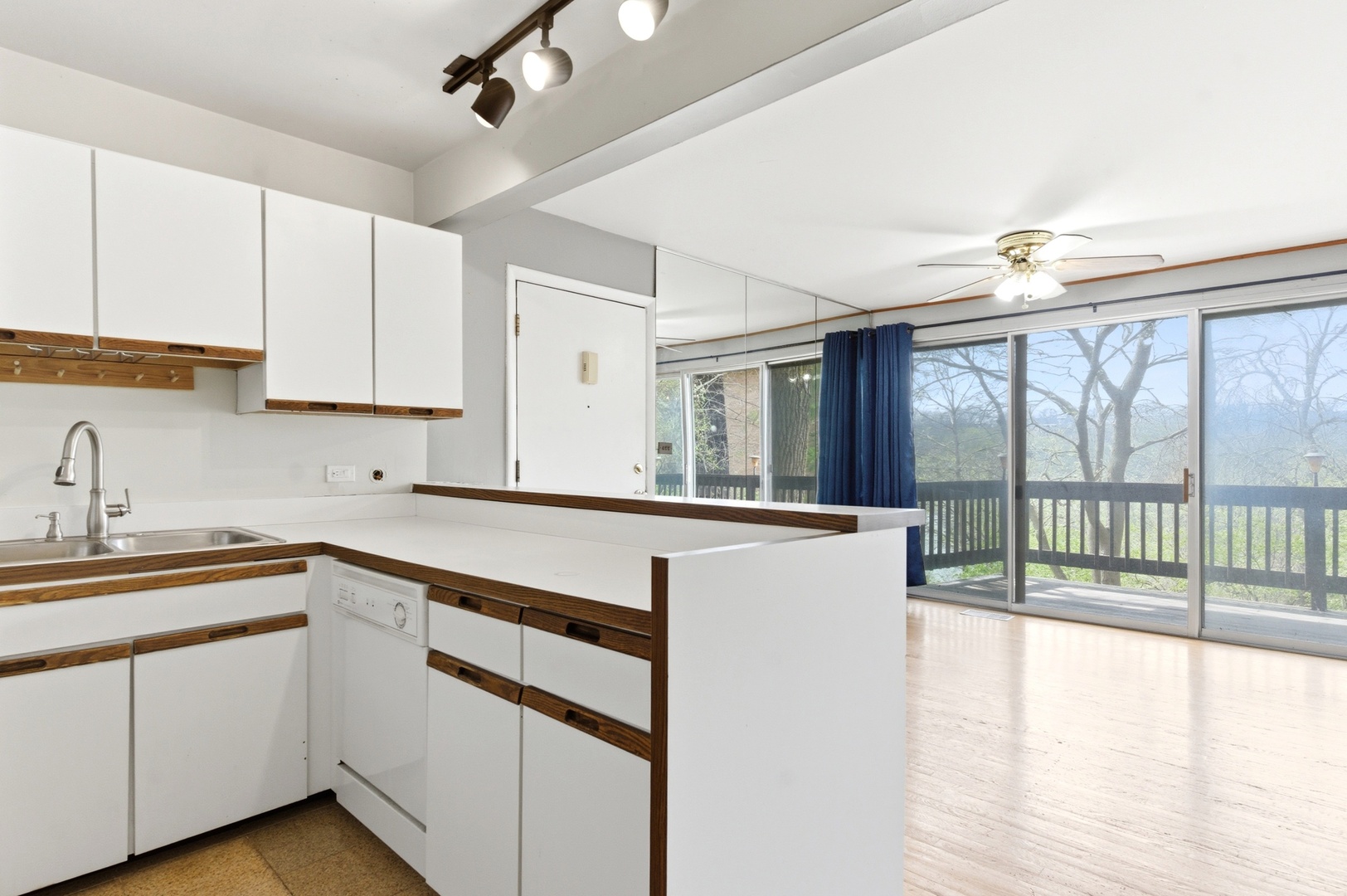 5511 E Lake Drive #D, Lisle, IL 60532