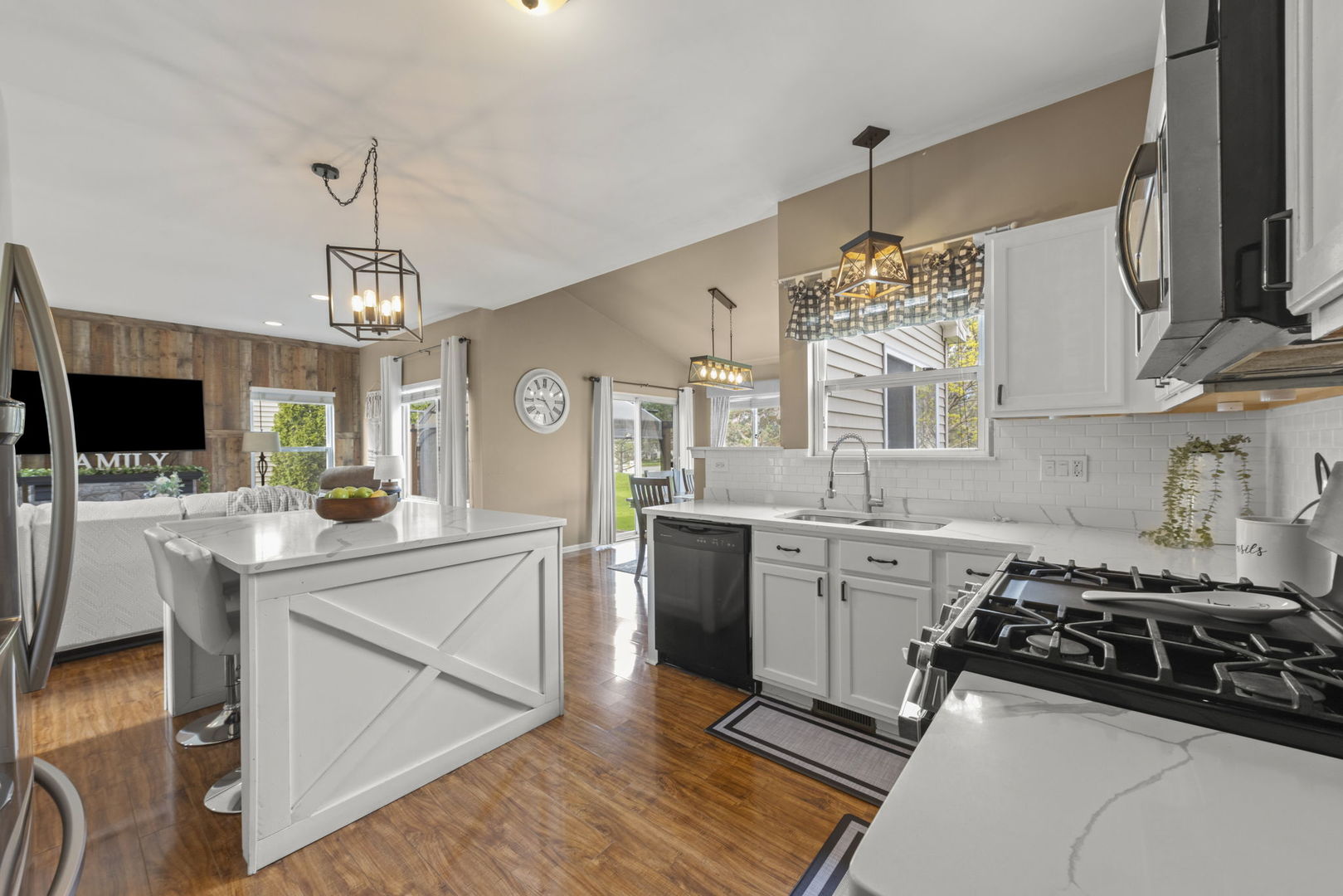 2653 Indian Cliffs Lane, Montgomery, IL 60538