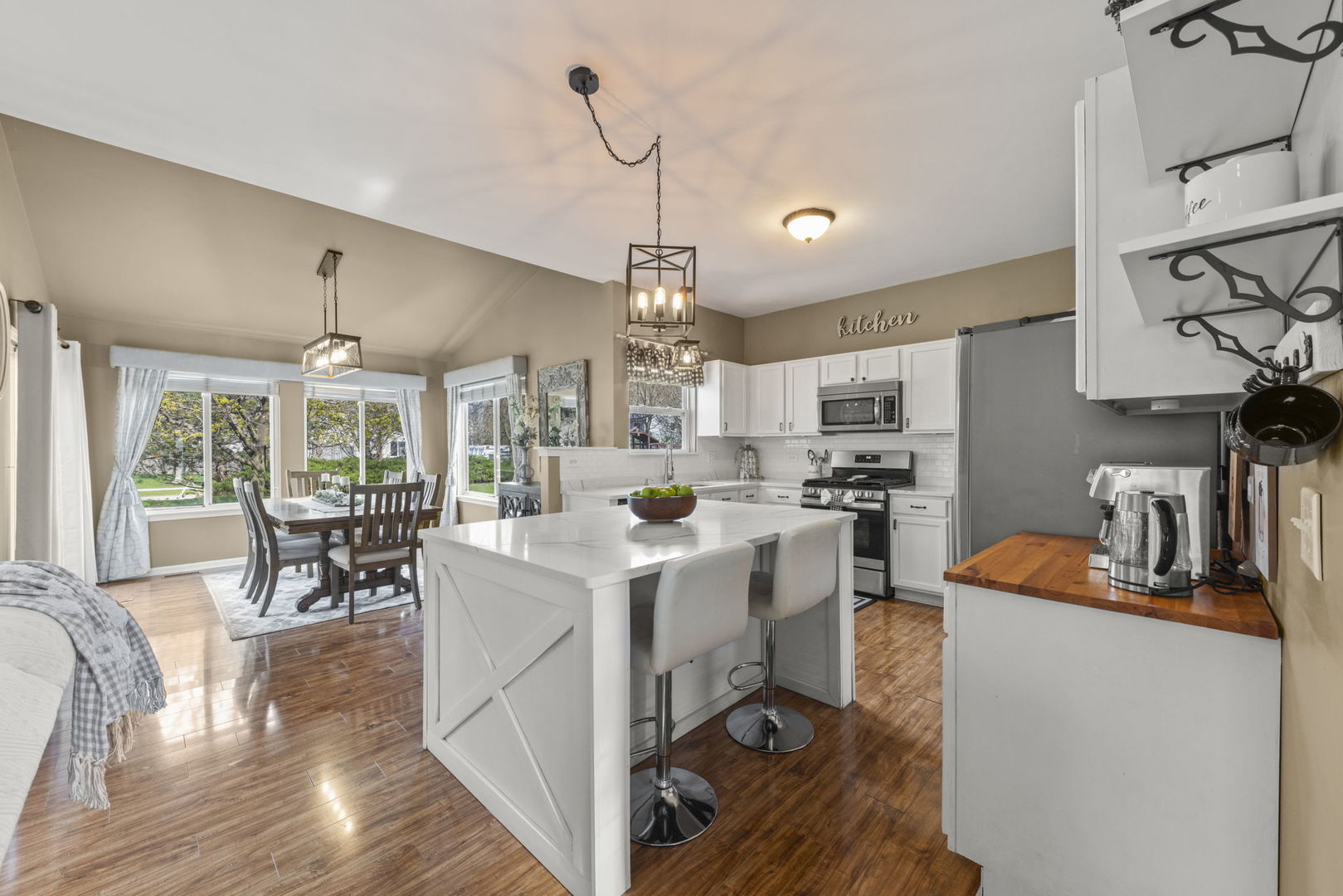 2653 Indian Cliffs Lane, Montgomery, IL 60538